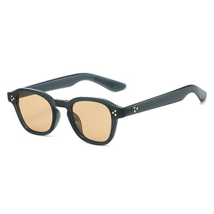 แว่นกันแดดแฟชั่นย้อนยุคสุดหรูแบบยูนิเซ็กซ์ รุ่นปี 2025 แบรนด์ OEM กรอบ PC ป้องกันรังสียูวี 400 ขอบเต็ม สีแดงน้ำเงิน - Product Image 3