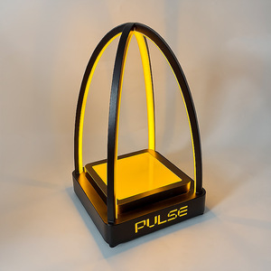 Support à vin lumineux LED en forme d'As de Pique, jaune, présentoir de bar éclairé, utilisation moderne pour les fêtes - Product Image 3