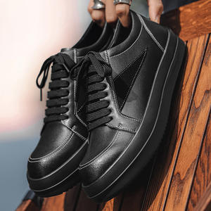 รองเท้าผ้าใบเสริมส้นผู้ชายรุ่นใหม่ประจำฤดูใบไม้ร่วง-ฤดูหนาวปี 2026 ดีไซน์สีสันตัดกัน สไตล์ลำลองอินเทรนด์ เหมาะสำหรับใส่ในมหาวิทยาลัยและโอกาสต่างๆ - Product Image 4