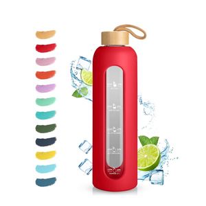 Bouteille d'eau unisexe personnalisée en verre borosilicate de 1000 ml, anti-fuite, sans BPA, avec manchon en silicone, portable pour le sport et la gym, vente en gros - Product Image 5