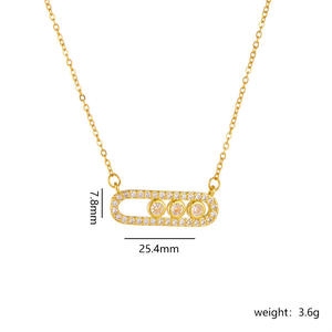 Collar con colgante de diseño exclusivo de circonita con forma de clip y dijes de imperdible de acero inoxidable - Product Image 5