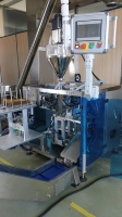 Machine à emballer automatique de poche de poudre de café moulu de haute précision 500g 1kg Machine à emballer instantanée de poudre de café de poudre de cacao