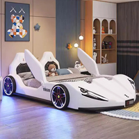 Neues Designer-Autobett für Kinder Modernes Schwarzes Autobett für Jungen Hochwertiges Cartoon-Polsterbett für Kinder mit Schutzgittern