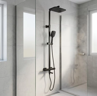 Ensemble de robinetterie de bain et de douche moderne en acier inoxydable noir mat, comprenant une bec de baignoire, une douchette fixée au plafond et une douchette à main