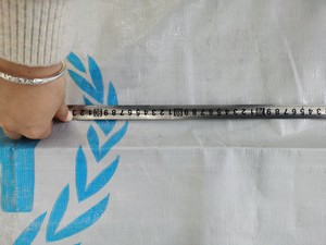 Grande <span class=keywords><strong>bâche</strong></span> en PE <span class=keywords><strong>de</strong></span> taille UNHCR, robuste et imperméable, avec œillets <span class=keywords><strong>de</strong></span> fixation pour les débris <span class=keywords><strong>de</strong></span> chantier - Product Image 4