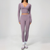 Set Pakaian Olahraga Wanita Logo Kustom, Atasan Crop Top Lengan Panjang Berkerut, Legging Yoga Kontrol Perut Elastis Tinggi, Setelan Fitness Dua Potong
