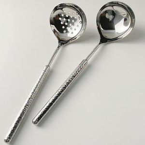 Louche à soupe en acier inoxydable 304 martelé, ronde et perforée, ustensile de cuisine pour servir et filtrer - Product Image 4