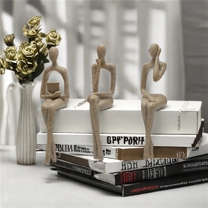 Elegante Estatua de Resina - Decoración Moderna para el Hogar para Amantes del Arte - Product Image 4