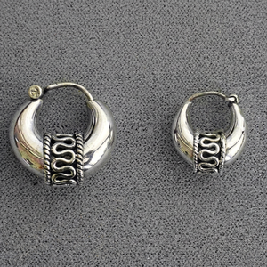 Pendientes de Aro Étnicos Hechos a Mano en Plata de Ley 925 para Mujer, con Perlas de Agua Dulce y Moissanita, Joyería Fina de Moda - Product Image 1