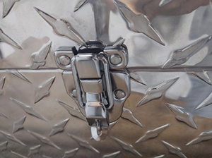 Diamond Pattern Aluminum Tool <b>Storage</b> <b>Box</b> <b>Lockable</b> Large Capacity Organizer for Truck <b>Outdoor</b> Workshop - Product Image 4