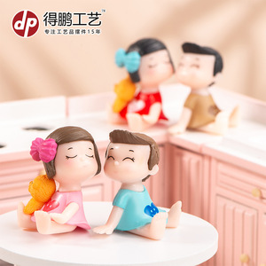 Figurine de couple de dessin animé Dp, mini décoration pour centre de table de mariage, matériau PVC - Product Image 3