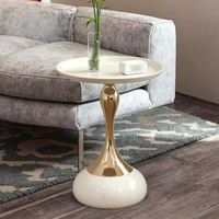 Luxuriöser Moderner Beistelltisch mit Einzigartigem Taillendesign für Zuhause Zeitgenössischer Französischer Kleiner Eck-Kaffeetisch Dekorative Metallmöbel