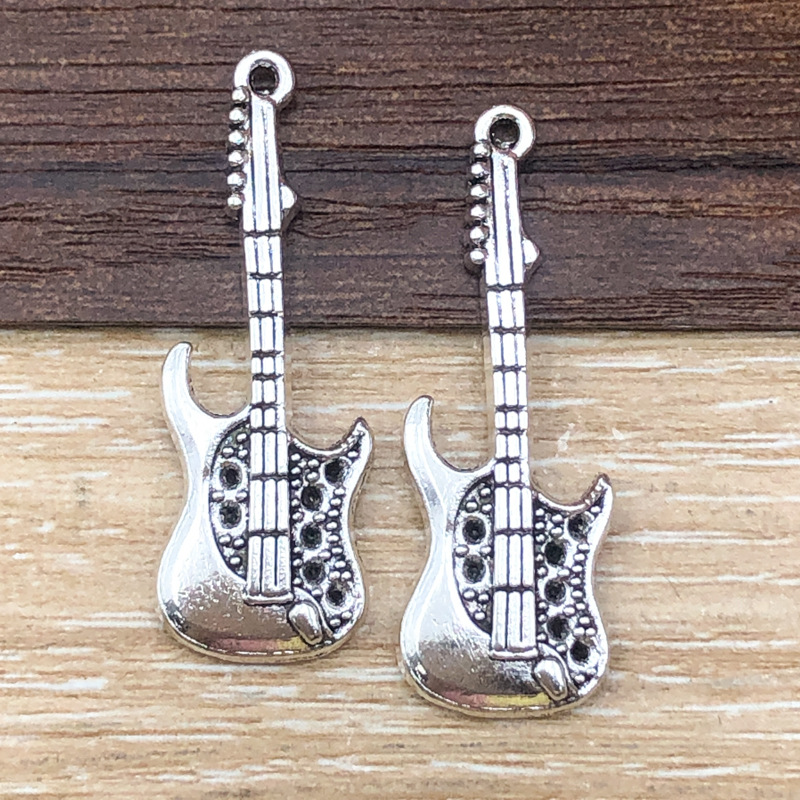 Une guitare, 13*37mm, 2,7g, 4841