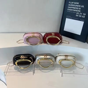 Elegante Bolso de Mensajero Retro con Cadena y Asa, Bolso de Noche Impermeable de PU con Cierre de Cremallera para Cenas y Fiestas - Product Image 1