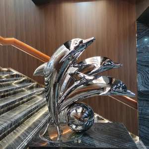 تمثال دلفين مصنوع من الفولاذ المقاوم للصدأ على شكل حيوان معدني داخلي عصري مخصص لزينة الفنادق - Product Image 2
