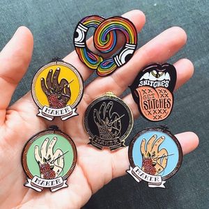 Pins de Solapa Personalizados con Baño de Oro e Impresión UV, Logotipo Personalizado, Pins de Metal con Esmalte Suave Fundido para Ropa, Gorras y Emblemas - Product Image 1