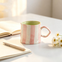 Taza de Café de Cerámica con Logotipo Personalizado, Diseño de Bloques de Color y Rayas, Vajilla OEM para Cafetería, Restaurante y Venta al por Menor