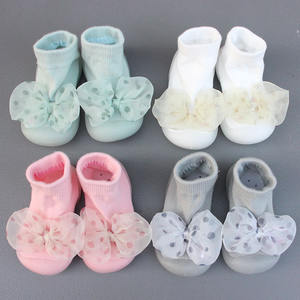 Calcetines con lazo para bebé, suela de goma suave, <span class=keywords><strong>zapatos</strong></span> antideslizantes para niño, calcetines de Interior para bebé - Product Image 1