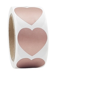 Rouleau d'autocollants à gratter en forme de coeur d'amour rose - Product Image 1