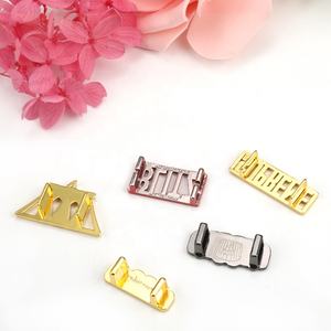 थोक उत्कीर्ण मुद्रित लोगो धातु जूता टैग फीता स्नीकर जूते का फीता सजावट के लिए ताला सामान - Product Image 5