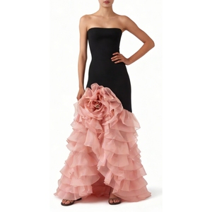 Vestido Largo Negro sin Tirantes con Volantes y Detalle Floral 3D, Vestido de Noche Formal Asimétrico para Mujer - Product Image 1