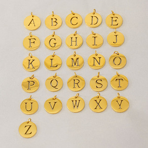 Colgante de Letra Inicial Hueca de 12 mm Chapado en Oro PVD de 18K para Accesorios de Collar y Pulsera |   Impermeable e Hipoalergénico - Product Image 2