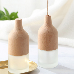 Customizable Frosted Round 30ml Glass Aromatherapy Empty Bottle <b>Reed</b> <b>Diffusion</b> Bottle with Wooden Lid - Product Image 2