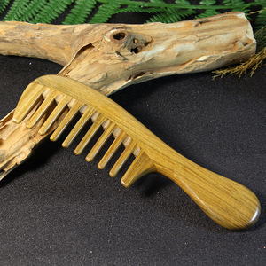 Peigne de massage à dents larges en bois de santal, grande taille pour usage domestique YYM1-8 - Product Image 4
