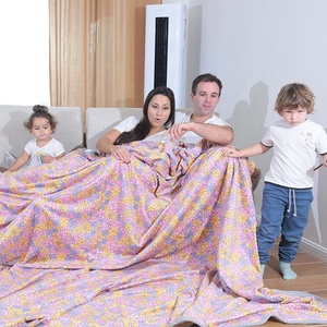 Couverture tricotée florale extra large personnalisée 100% polyester pour toute la <span class=keywords><strong>famille</strong></span> Style occidental surdimensionné pour chambre à coucher - Product Image 1