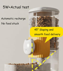 Köpekler ve kediler için otomatik evcil hayvan besleme kasesi sınır ötesi katı desen plastik su şişeleri asılı kedi kafesi seyahat için - Product Image 5