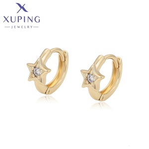 X000881501 Bijoux XUPING Boucles d'oreilles créoles Huggie plaquées or 14K avec breloque étoile tendance pour femme - Product Image 1