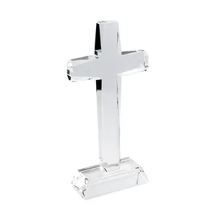 Atacado da fábrica k9 cristal de vidro cruz com suporte para o presente religioso gravura a laser personalizada cruz artesanato