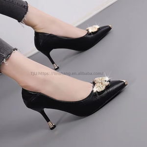 Chaussures à talons aiguilles de luxe pour femmes, tendance et élégantes, avec décorations – Grande Vente - Product Image 3