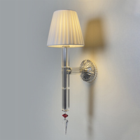 Applique murale 1 tête en tissu plissé côtelé cristal, style luxe léger français, applique rétro pour villa, chambre, chevet, hôtel, couloir