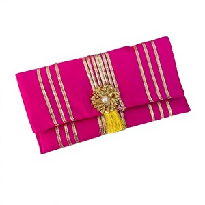 Pochette ethnique indienne en soie brodée style Rajasthani pour femme, idéale comme cadeau de mariage ou de remerciement (Sagun) - Product Image 1