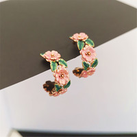 Anting-anting enamel camellia warna-warni vintage Prancis asli, anting-anting kancing bentuk C segar, perhiasan untuk anak perempuan
