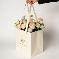 Sac de transport pour fleurs en carton épais imprimé sur mesure, emballage cadeau de luxe avec longue poignée en ruban pour fleuristes et événements