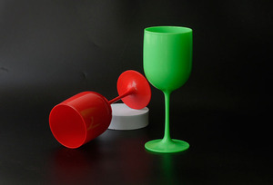 Verre à vin en plastique épais à tige blanche 16 oz, coupe à champagne jetable pour bar et fête - Product Image 3