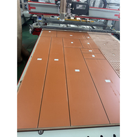 Routeur CNC multifonctionnel de haute qualité avec système de contrôle Syntec et broche 9kw pour ligne de production d'armoires de meubles
