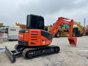 Mini-excavatrice sur chenilles Hitachi ZX60 d'occasion de bonne qualité, faible nombre d'heures, moteur, boîte de vitesses, pompe, roulement bien entretenus, parfait pour - Product Image 5