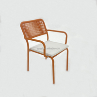 Meubles de jardin d'extérieur de haute qualité en orange, table et chaises de salle à manger pour restaurant, bistrot, résistant aux intempéries