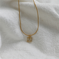 Collier en acier inoxydable plaqué or 18 carats avec chaîne serpent délicate et lettre initiale en zircon cubique, 45 cm