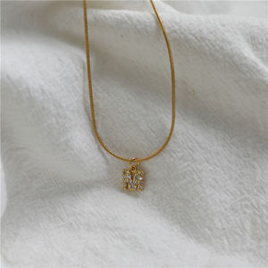 Cadena de serpiente delicada chapada en oro de 18 quilates, collar de acero inoxidable con letra inicial de circonita cúbica, 45cm - Product Image 3