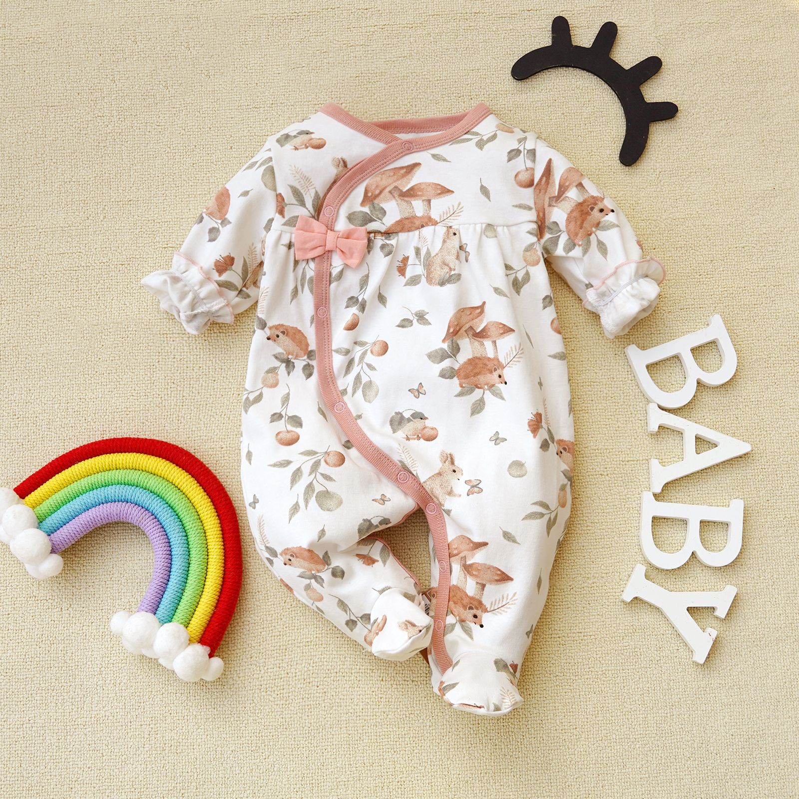 Petit hérisson avec des pieds.