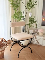 Chaise de salle à manger commerciale de style français vintage, design minimaliste, moderne du milieu du siècle, en fer, pour hôtel et restaurant, avec dossier de canapé.