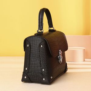 Carteras de <span class=keywords><strong>Mujer</strong></span> con Correa de Hombro, Forma Cuadrada, Diseño de Cocodrilo, Acabado Lujoso con Cierre de Solapa - Product Image 2