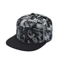 Casquette Snapback à imprimé graffiti de designer, streetwear haut de gamme, casquette de baseball à visière plate avec logo en cuir embossé, styles urbains