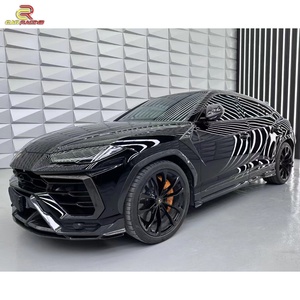 ชุดแต่งคาร์บอนไฟเบอร์แห้งสไตล์ Topcar สำหรับ Lamborghini URUS ปี 2018-2019 ประกอบด้วยฝากระโปรงหน้า สปอยเลอร์หลัง ดิฟฟิวเซอร์หลัง - Product Image 4