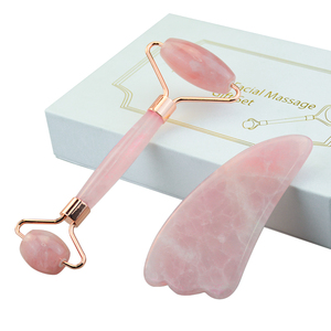 <span class=keywords><strong>Massaggio</strong></span> facciale del <span class=keywords><strong>rullo</strong></span> della <span class=keywords><strong>giada</strong></span> del quarzo rosa facciale del massaggiatore senza rumore del regalo di natale - Product Image 1