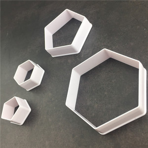 <span class=keywords><strong>Emporte</strong></span>-pièce en plastique de qualité supérieure pour biscuits de football, idéal pour la pâtisserie de desserts spéciaux et les fournitures de décoration sur le thème du football - Product Image 3